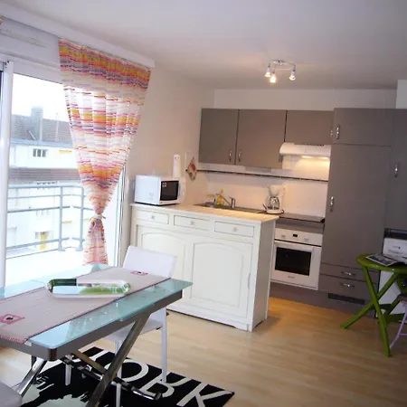 Studio 4 Pers Vue Mer 77249 *